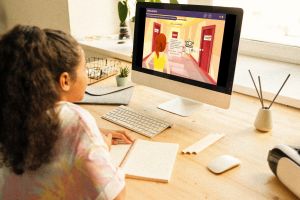 Mit dem digitalen Lernspiel Robitopia MINT-Selbstbewusstsein stärken