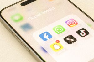 Update Jugendkultur: Zwischen Feeds, Likes und Filterblasen